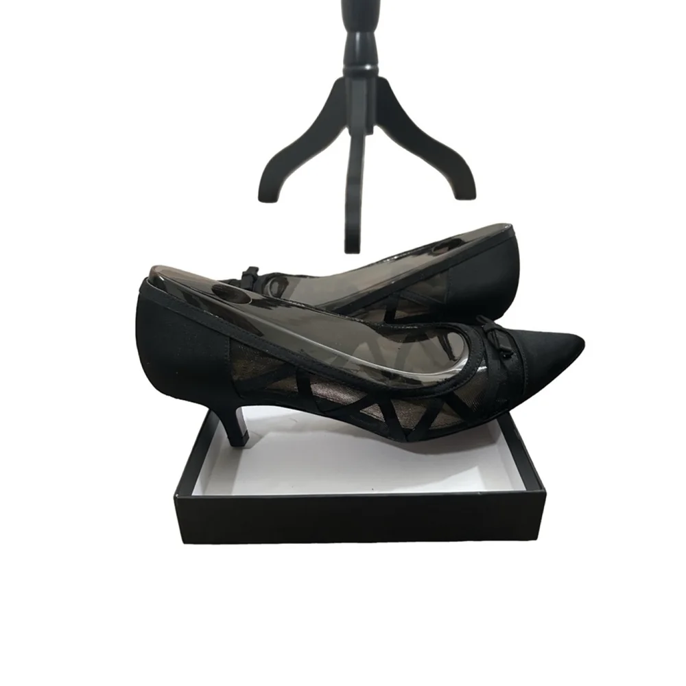 NIB Women's Adrianna Papell Black Satin Heels Size 7M